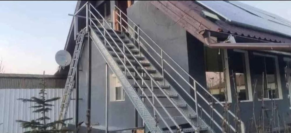 Scări metalice pentru interior și exterior
