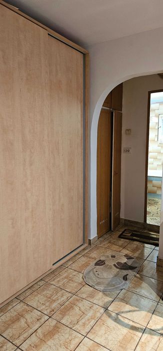Inchiriez pe termen lung apartament cu 2 camere decomandat
