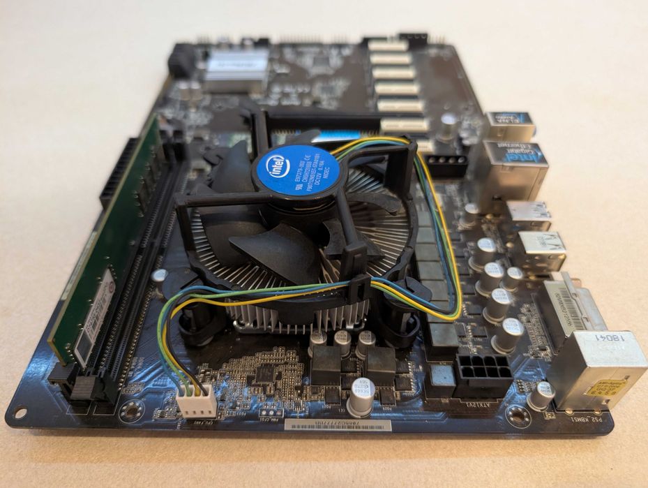 Asrock H110 Pro BTC+ / Intel Celeron 2.9 GHz / RAM 4GB / 128 GB SSD