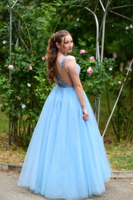 Синя бална рокля