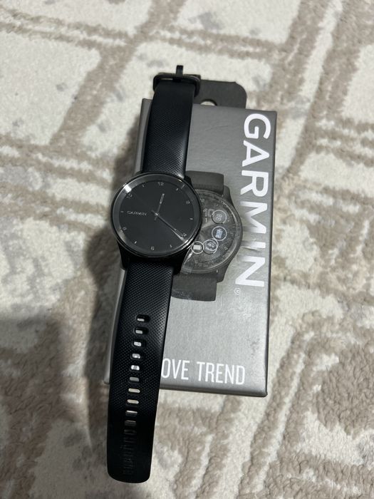 Часы Garmin vivomove trend