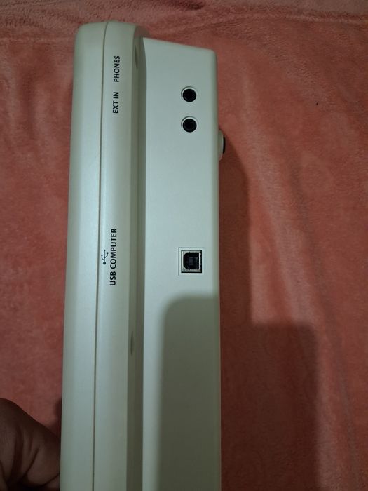 Продавам 2 бр клавири