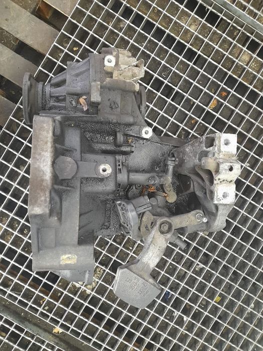 Cutie de viteze manuala 6 trepte 1.6 tdi 0A4301107H Volkswagen VW Cad