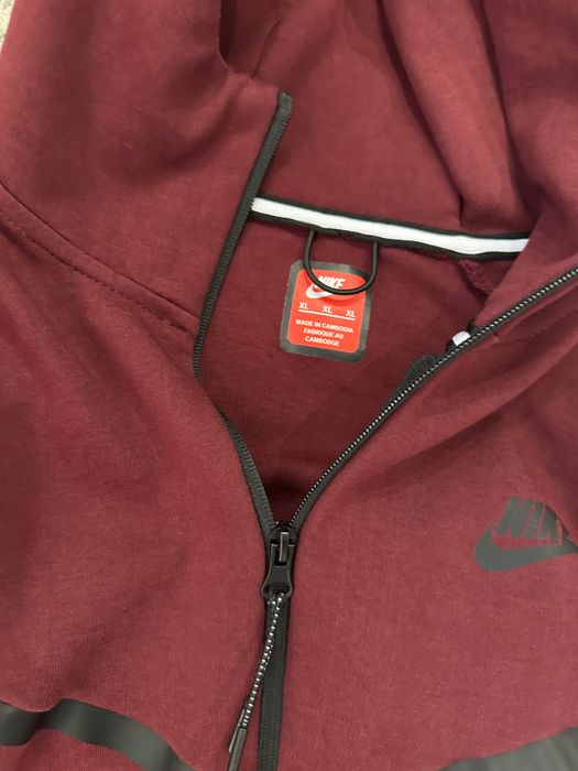 nike tech fleece цвят бордо