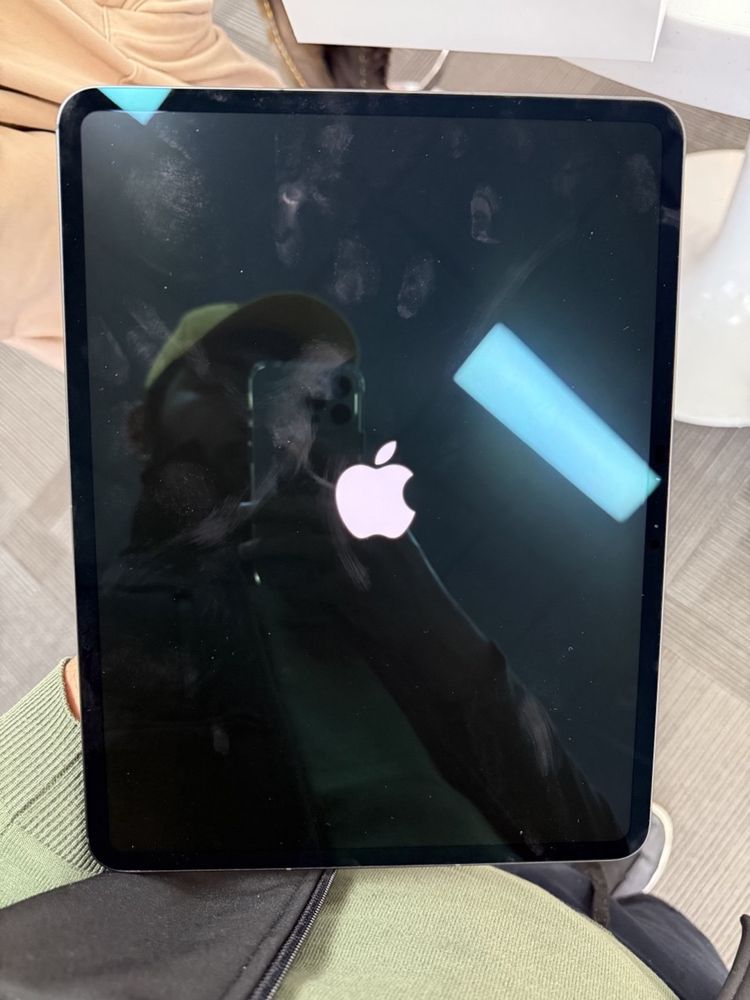 SROCHNA Ipad pro 13 sotiladi b/u 256tali dok bor