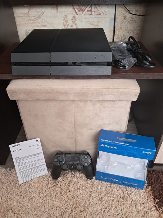 Playstation 4 + чисто нов джойстик