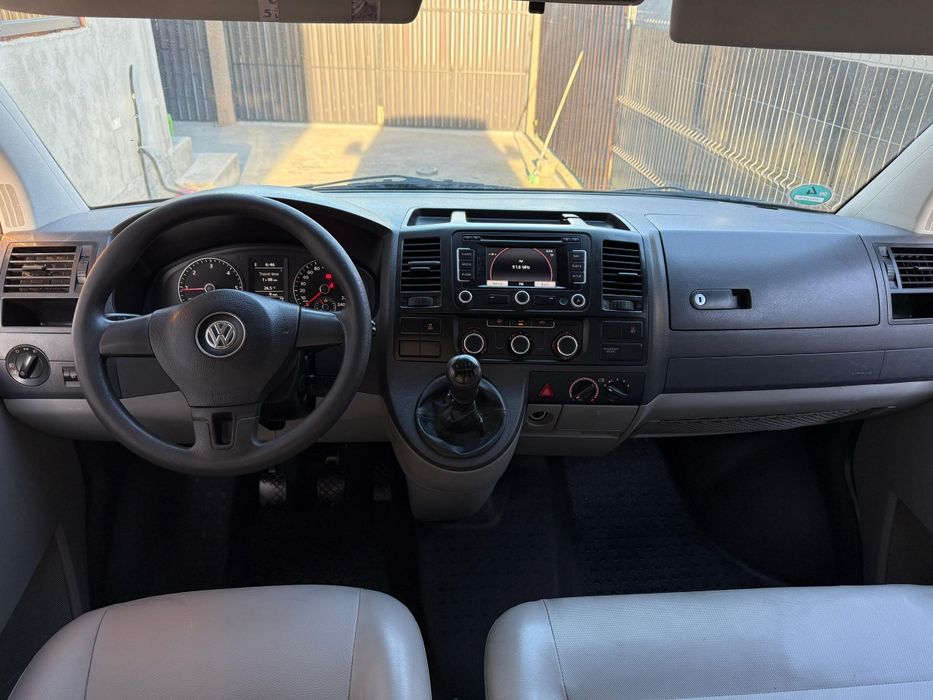 Vând Volkswagen t5 anul 2011 motor 2000 TDI 8+1
