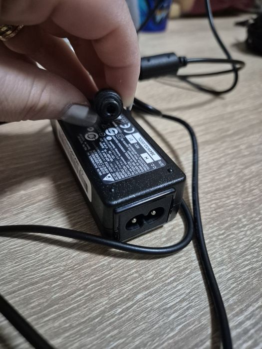 Încărcătoare laptop 3 modele.
