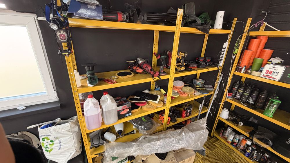 Продавам метални стелажи