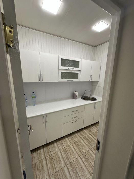 Лабзак 3 комнаты 65м² под офис вдоль дороги