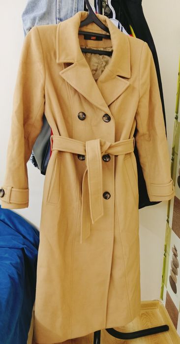 пальто бежевое продаю