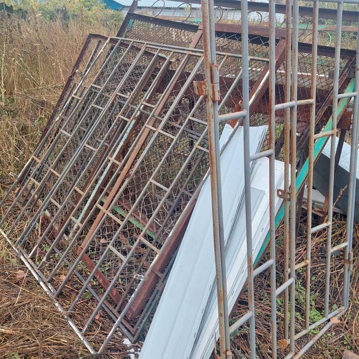 Решётки с дверцами , заборы с сеткой рябицай  бу