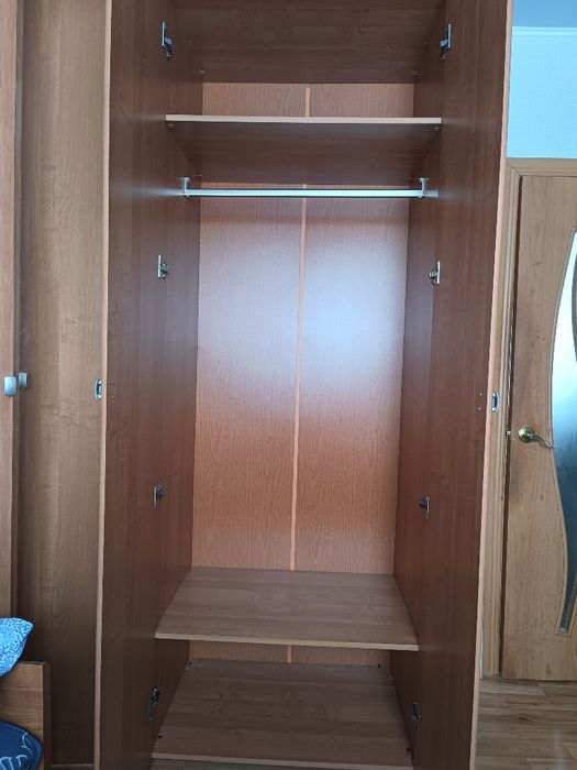 Шкаф угловой для одежды