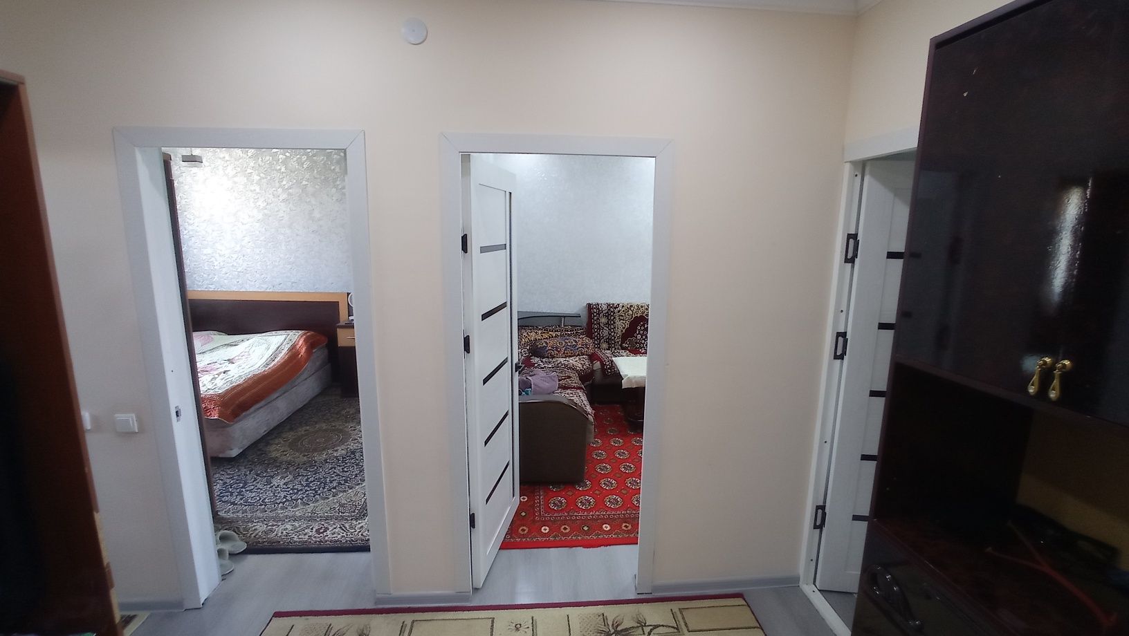 Бинокор махалласи  Янгихает тумани 2 хонали 77 серия,60 кв.уй сотилади