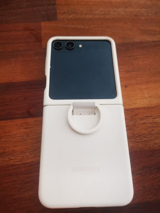 Samsung флип 5 за продажба