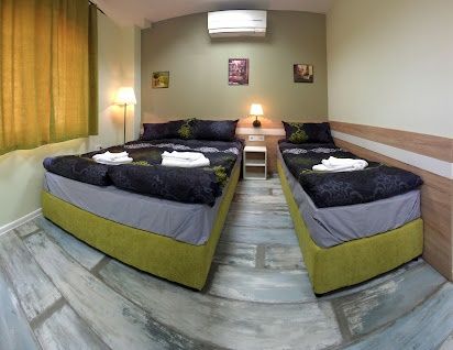 Продава се Хотел в Габрово, Център - 200 кв.м за 1250 €/кв.м - Снимка #2