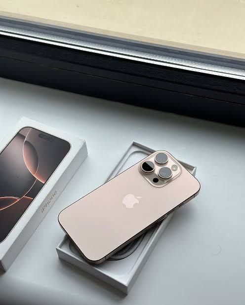 iPhone 16 Pro Max/Desert Titanium/256gb.