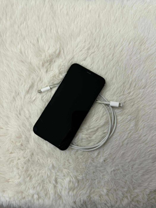 Продавам iPhone 12 Pro