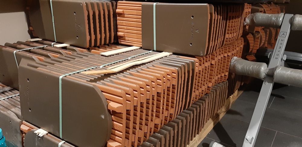 Vând țiglã ceramica tondach solzi maro inchis  nouã