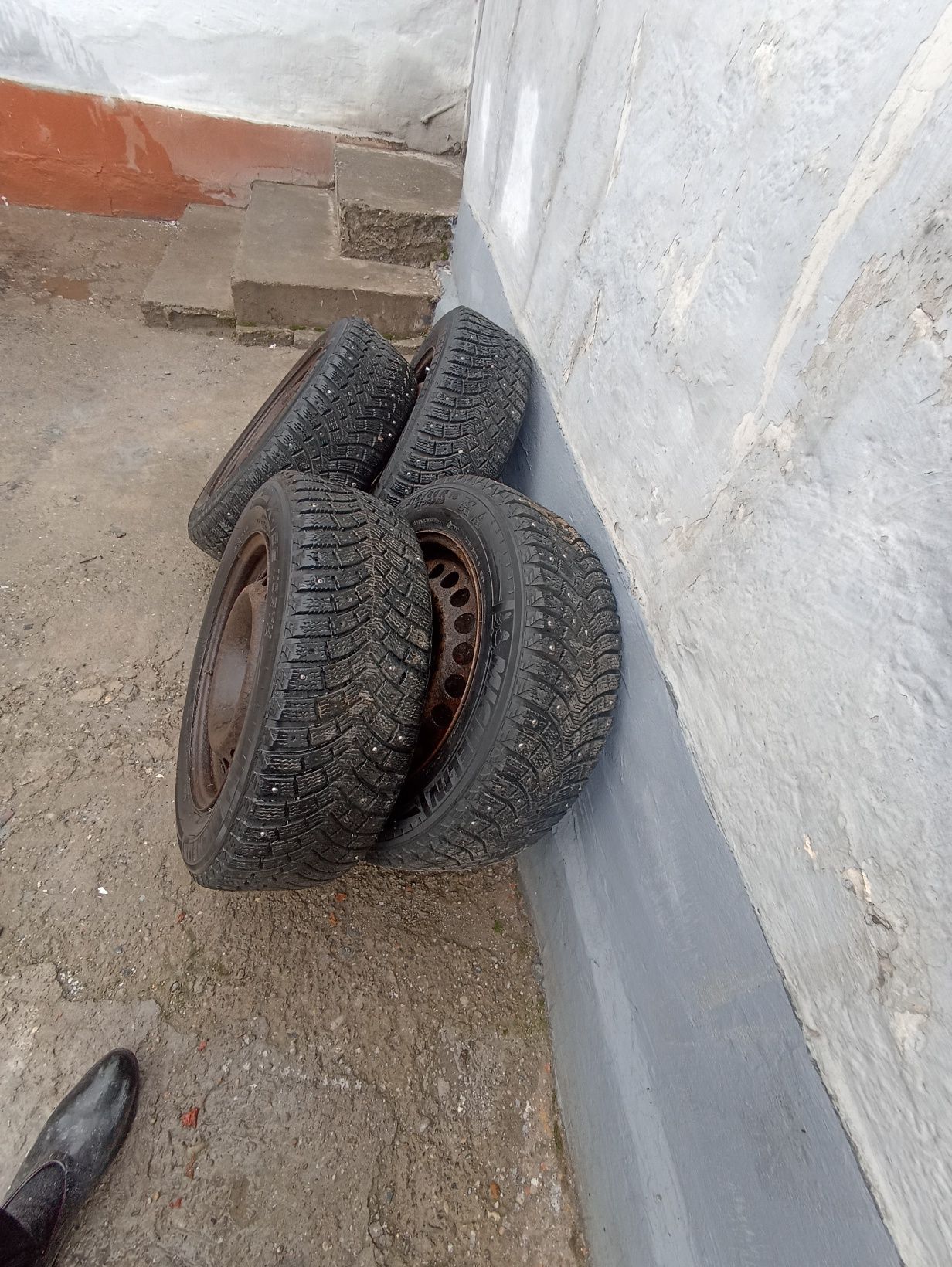 Продам срочно резину