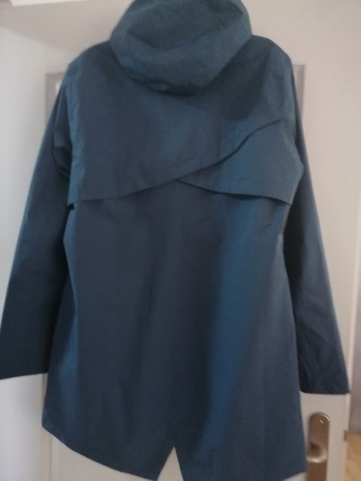 Jacheta vreme ploioasa, marimea 44 bleumarin noua cu  eticheta