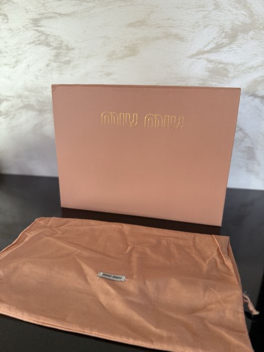 Miu miu чанта ест.кожа пълен комплект 299лв