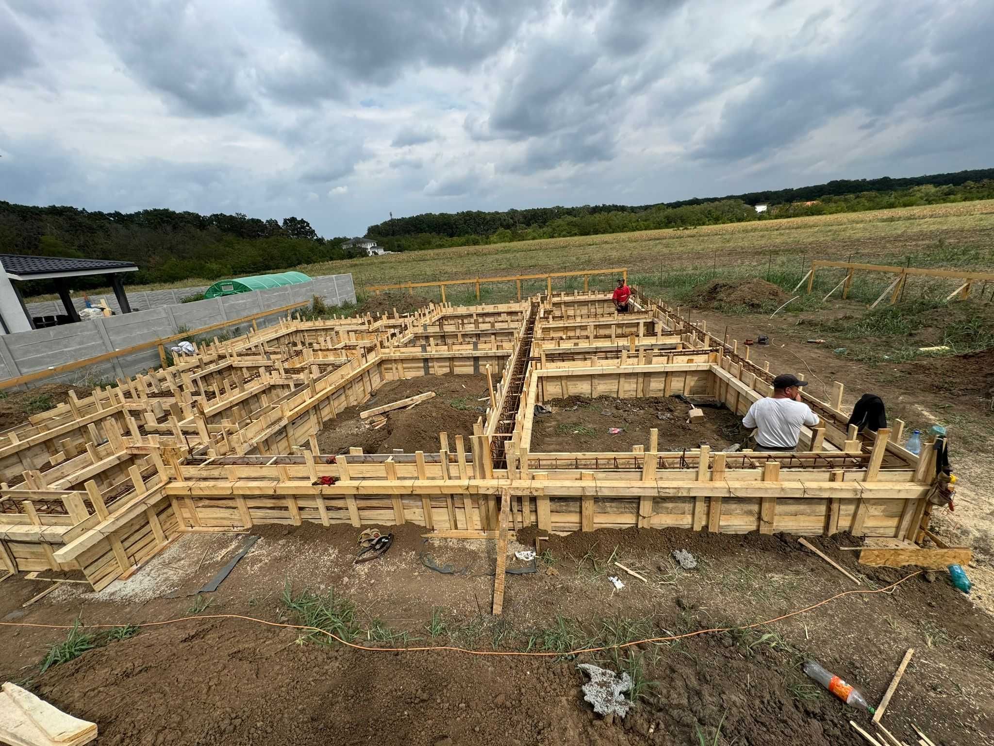 Construcții de Calitate: Case la Roșu, Gri și la Cheie