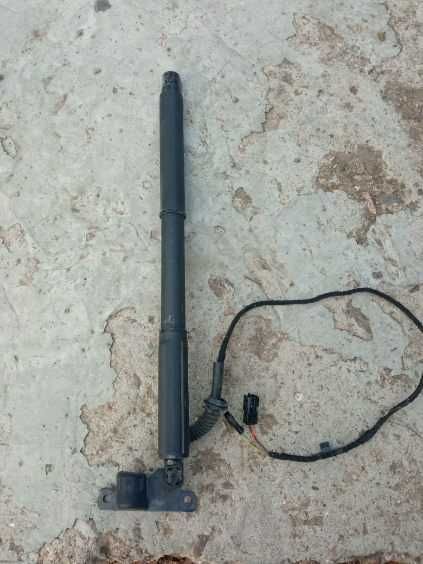 Ляв електрически амортисьор за багажник BMW X5 Е70