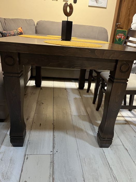 Трапезна маса с три стола