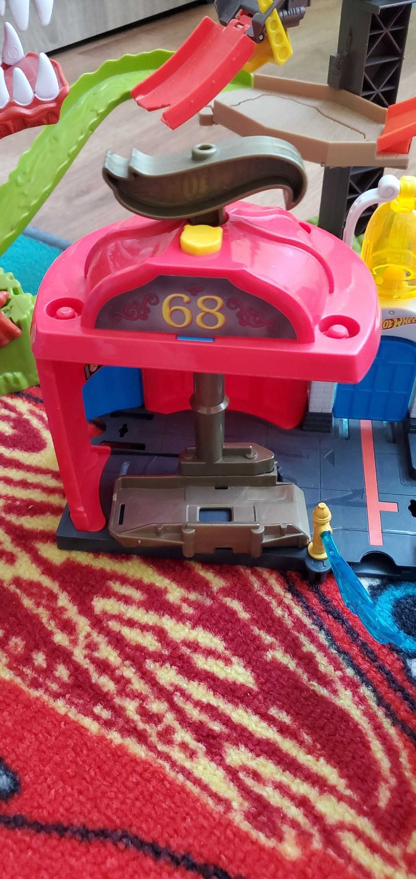 Градче с писти Hot wheels