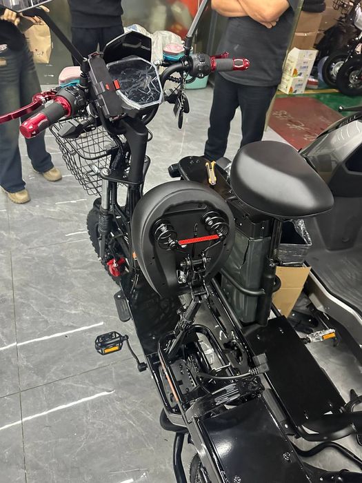 Monster drongo skuter