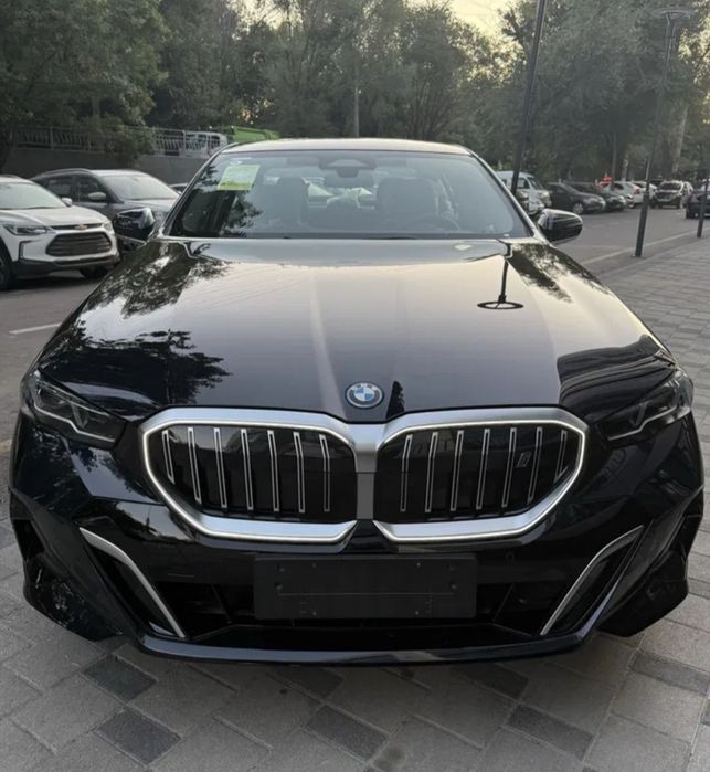 BMW i5 40L (715km)