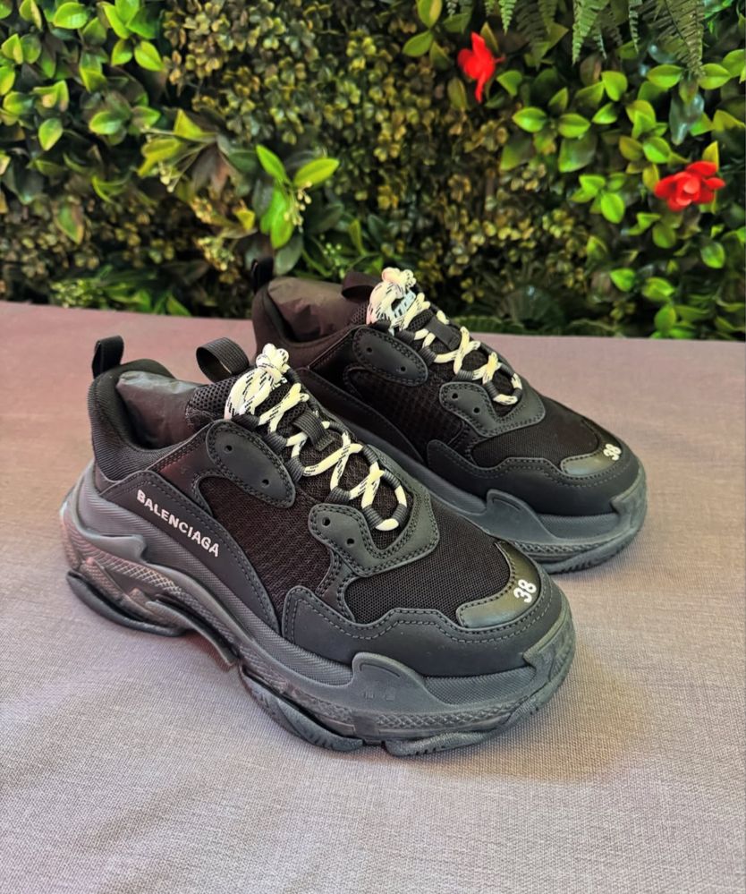 Balenciaga triple S