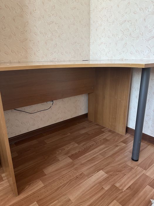 Стол компьютерный