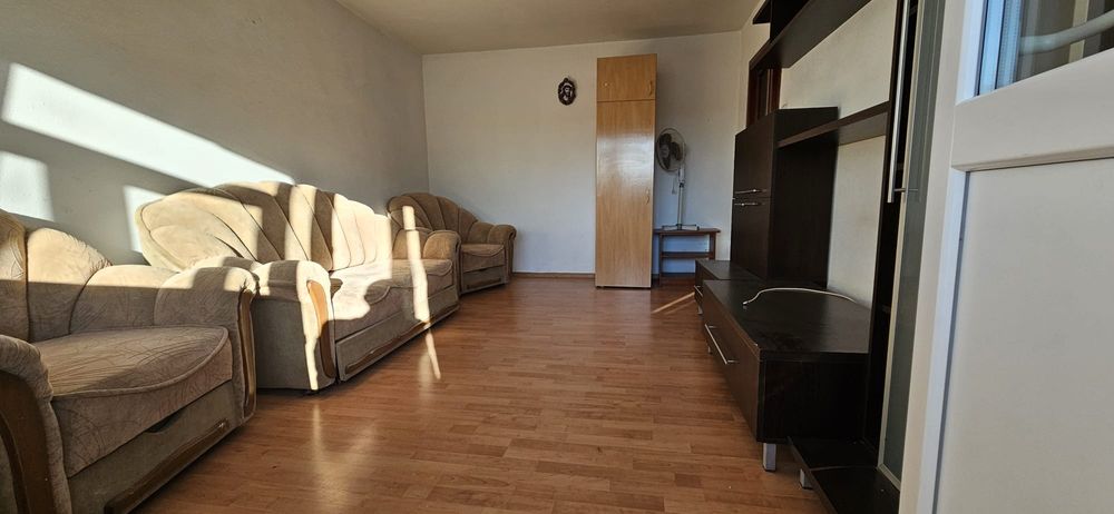 URA, strada Republicii,  2 camere decomandate , mobilat