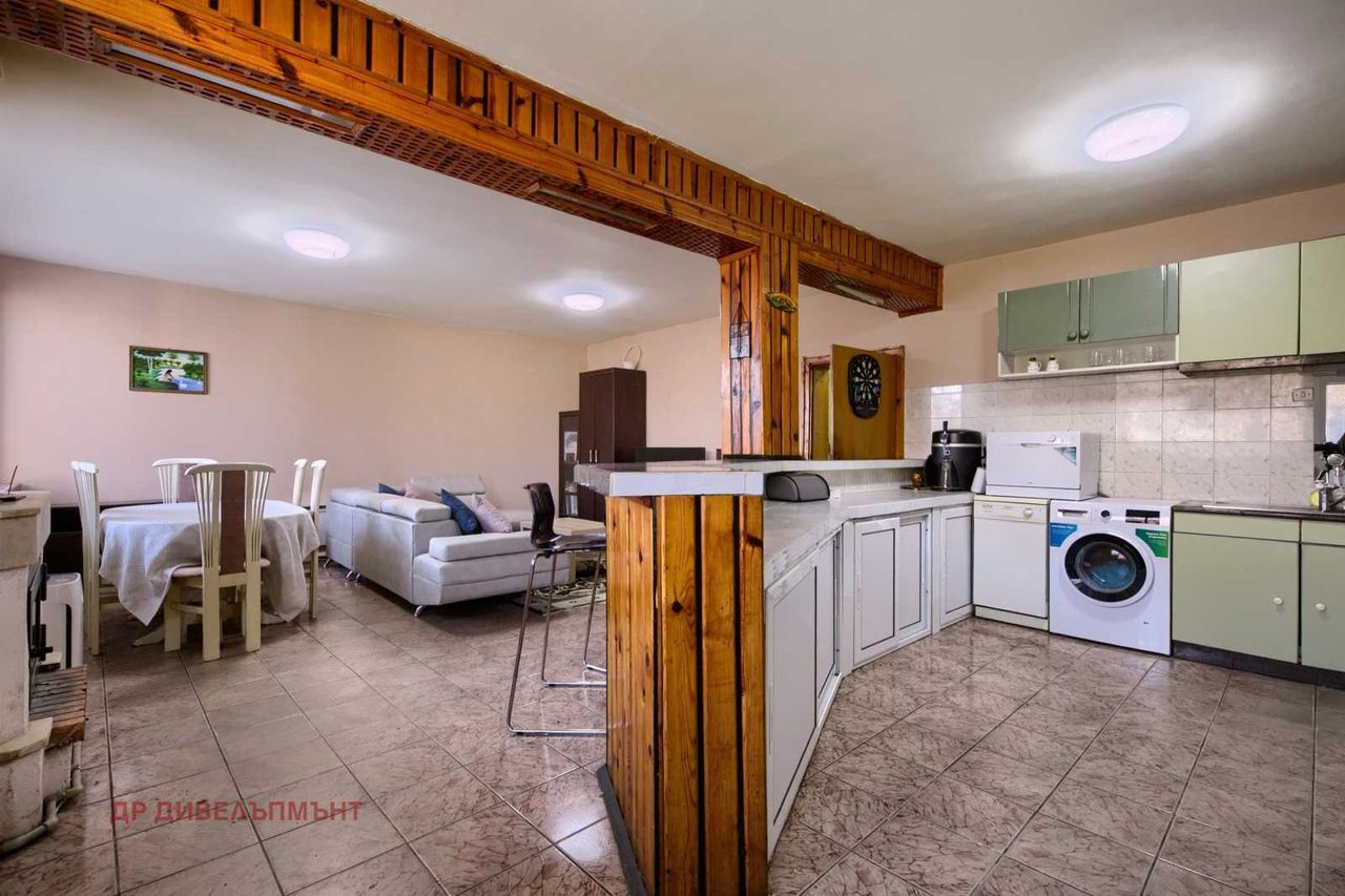 Продава се Къща в с. Житен, Област София-град - 335 кв.м за 851 €/кв.м - Снимка #1