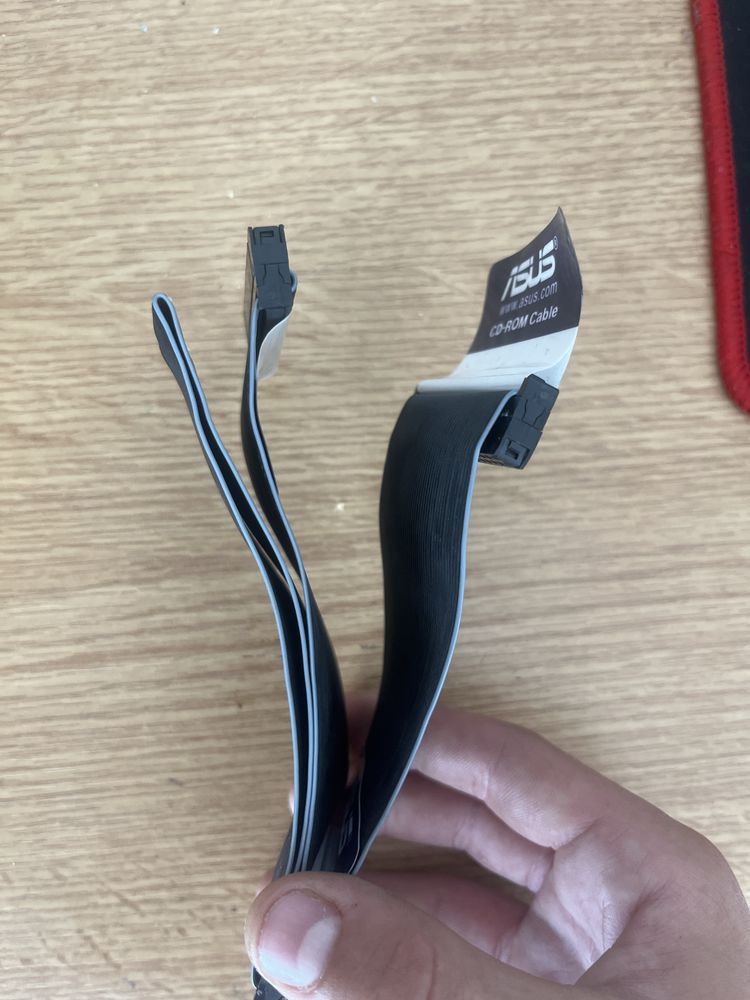Cablul IDE ASUS 40 pini pentru CD-ROM / HDD – Nou
