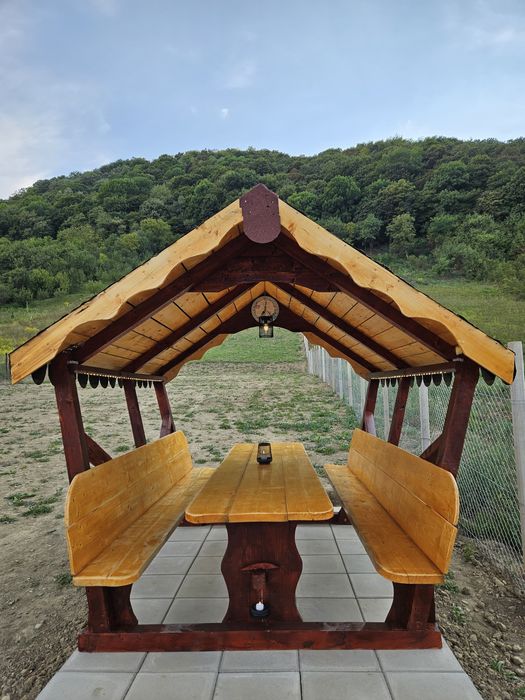 Vând foișor în 2 culori