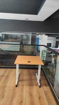 Стол 800*800 французской фирмы Steelcase