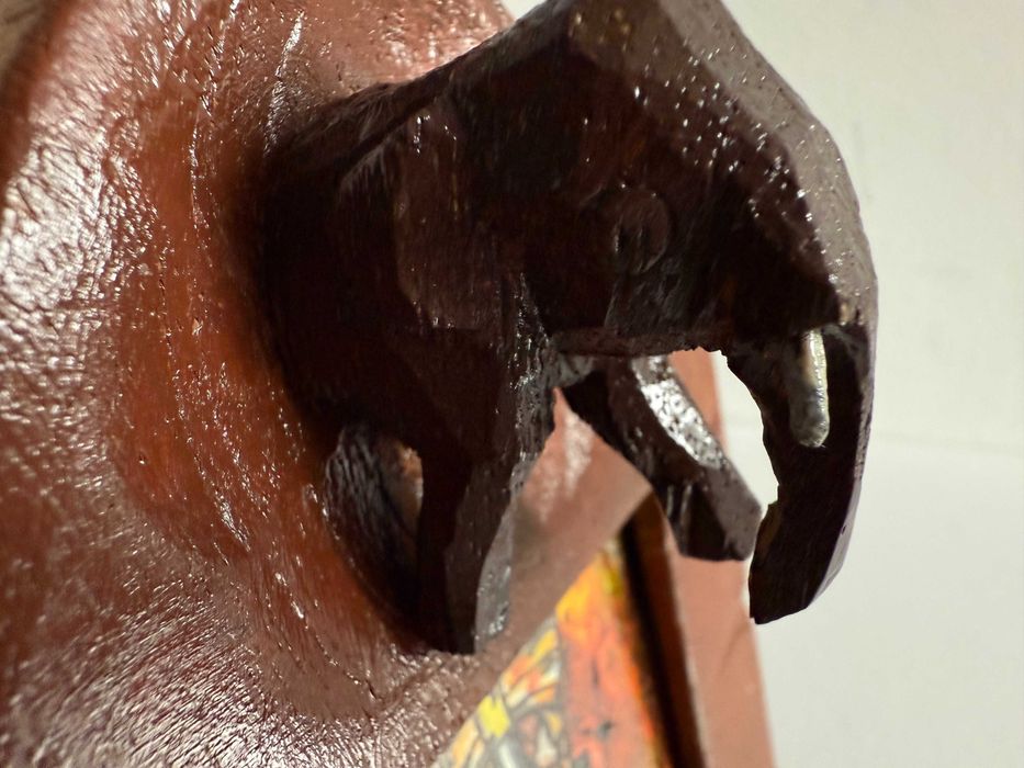 Cadou tablou original intitulat SEF DE TRIB,rama originala din Africa