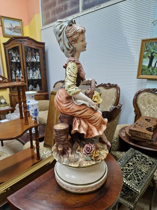 Превъзходна италианска порцеланова фигура статуетка Capodimonte
