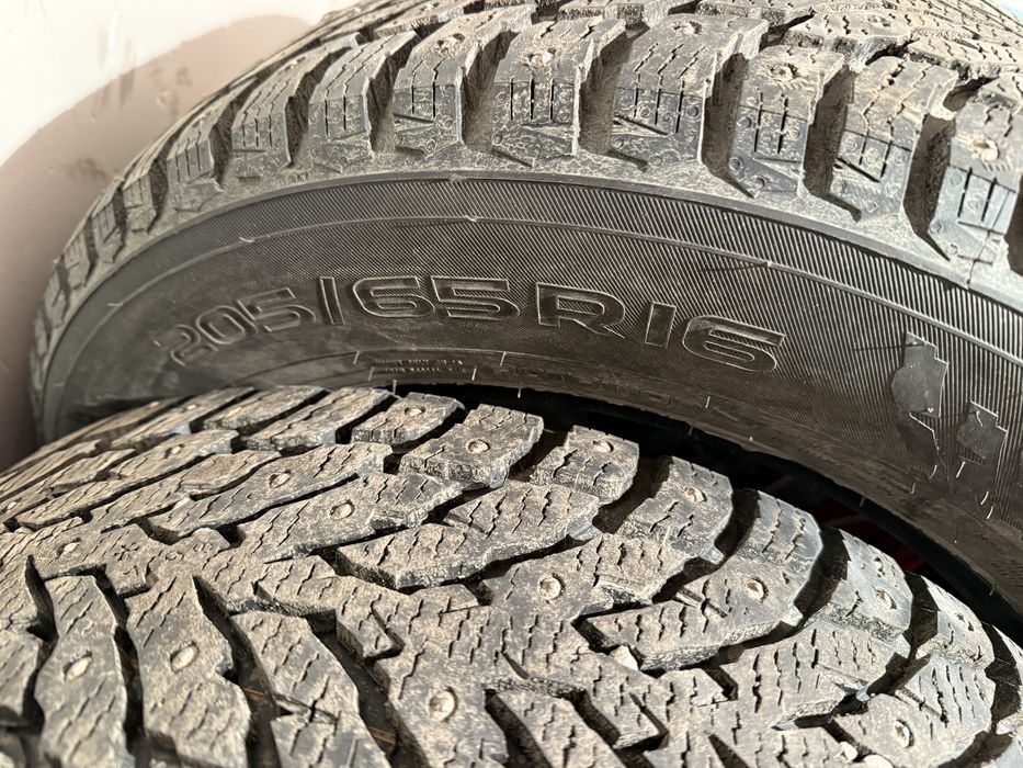 Продам Nokian Hakkapeliitta 9 зимнюю резину в отличном состоянии.