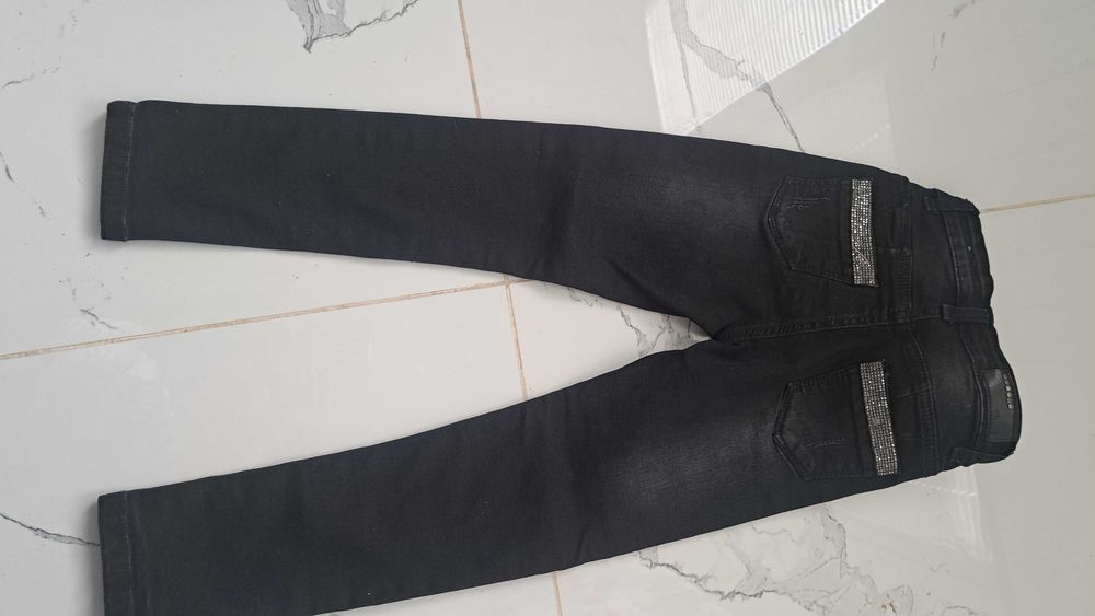 Два броя детски дънки