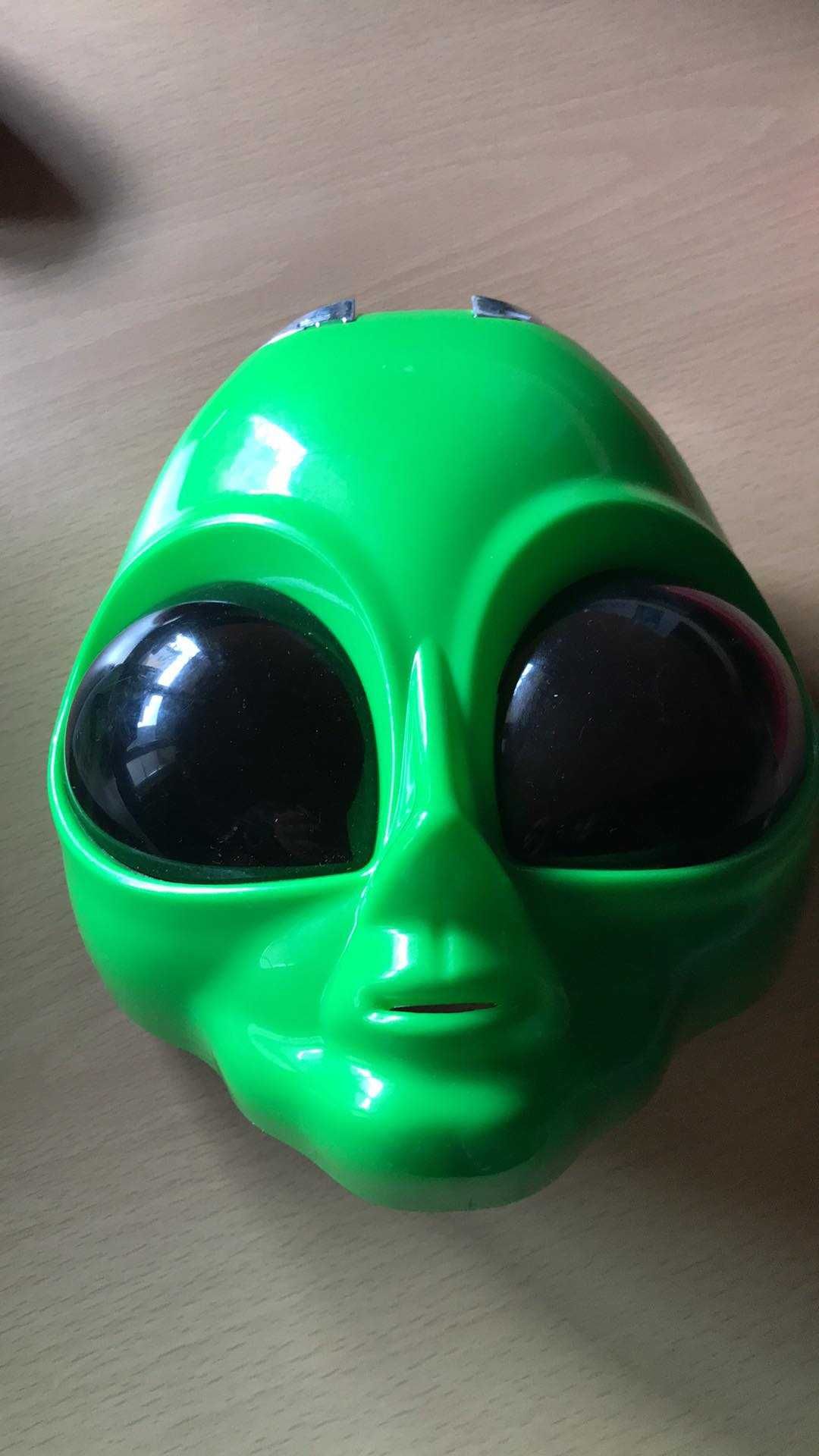 Masca extraterestru cu joc de lumini