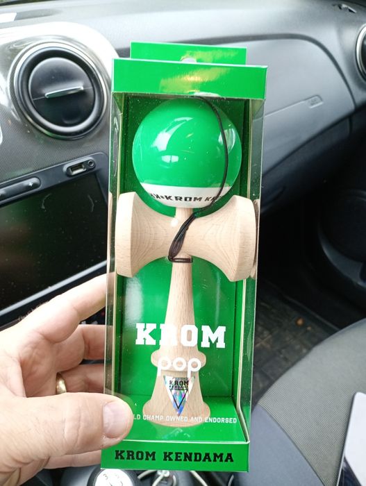 Kendama Krom pop lol sticky verde 
Kendama Krom Nihon Ichi