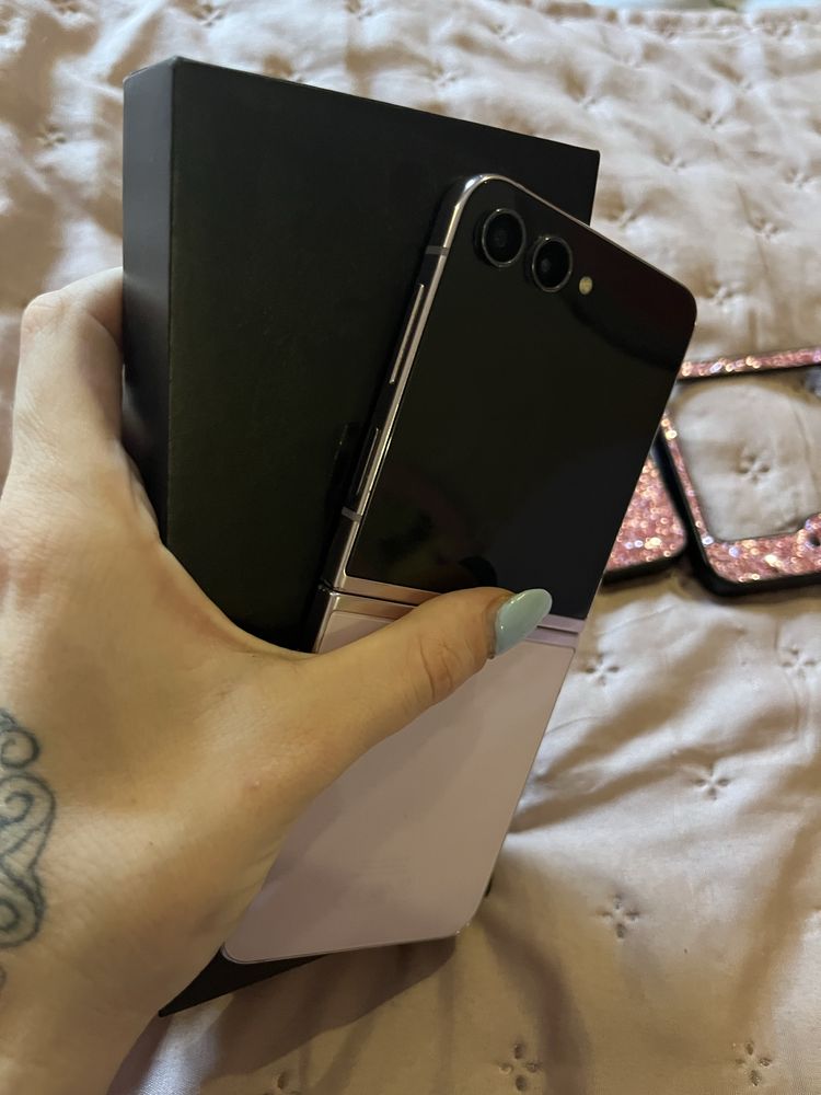 Samsung galaxy Z flip. 5