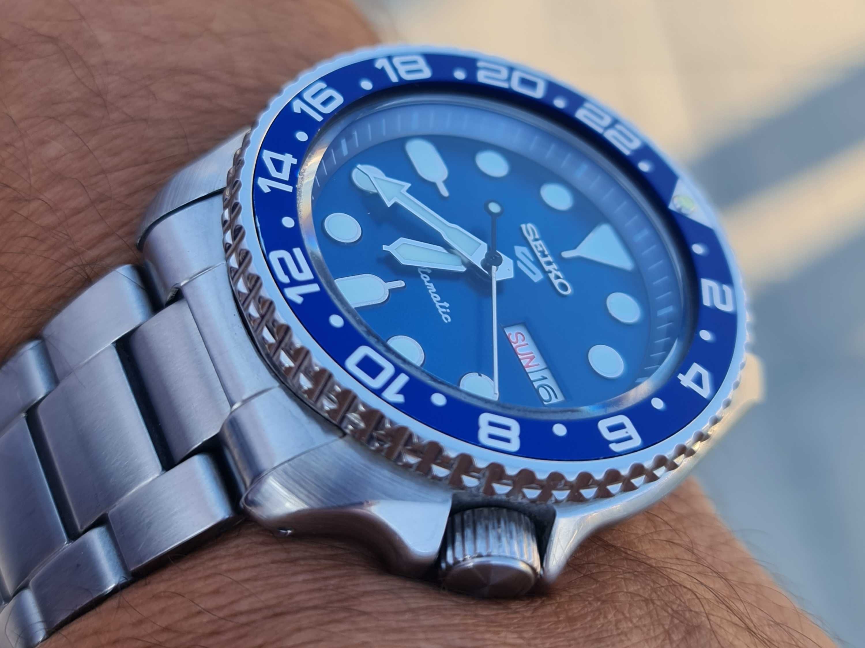 Seiko 5 SRPD53K1 GMT Bezel