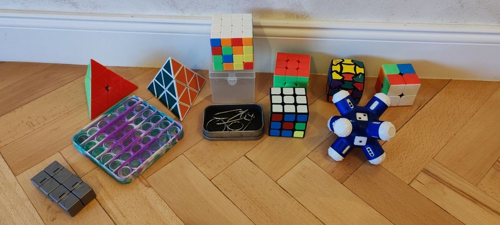 PACHET jucării - pistoale Nerf+cuburi rubice+Monopoly