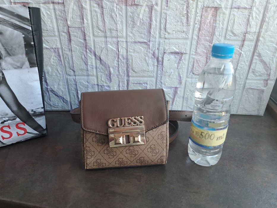 дамска чанта GUESS,малка чантичка за кръста,банан,гес