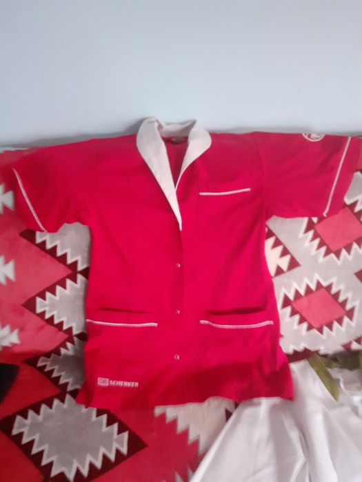 Vând haine foarte bune